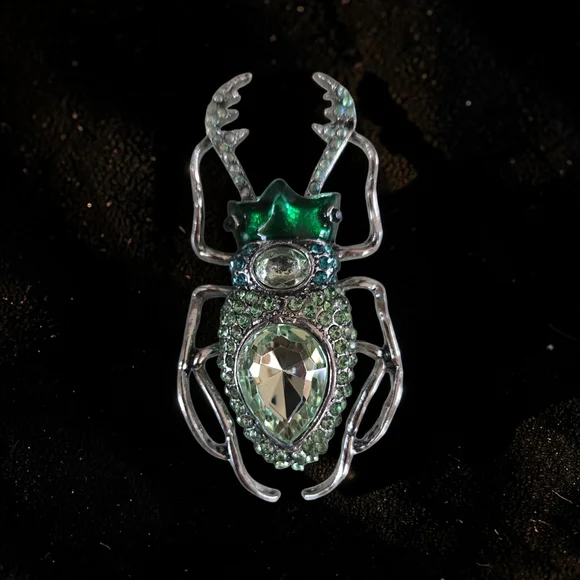 Elegant Green and Silver Beetle Brooch - Picture 2 of 3